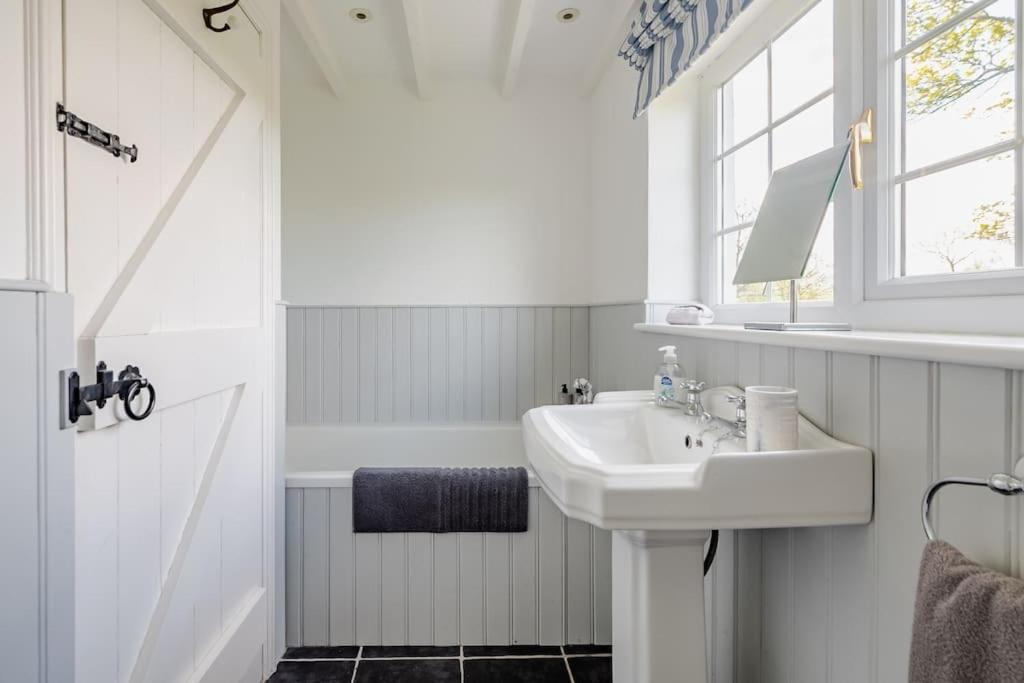 Rhos Y Bel Cottage Angelsey Llangadwaladr  Dış mekan fotoğraf