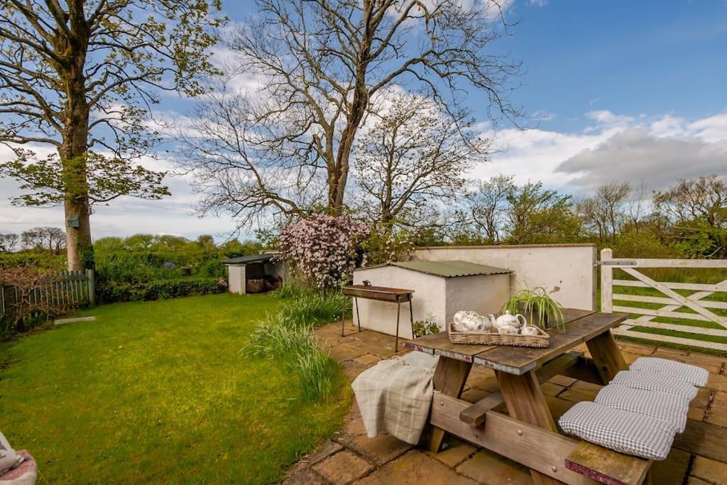 Rhos Y Bel Cottage Angelsey Llangadwaladr  Dış mekan fotoğraf